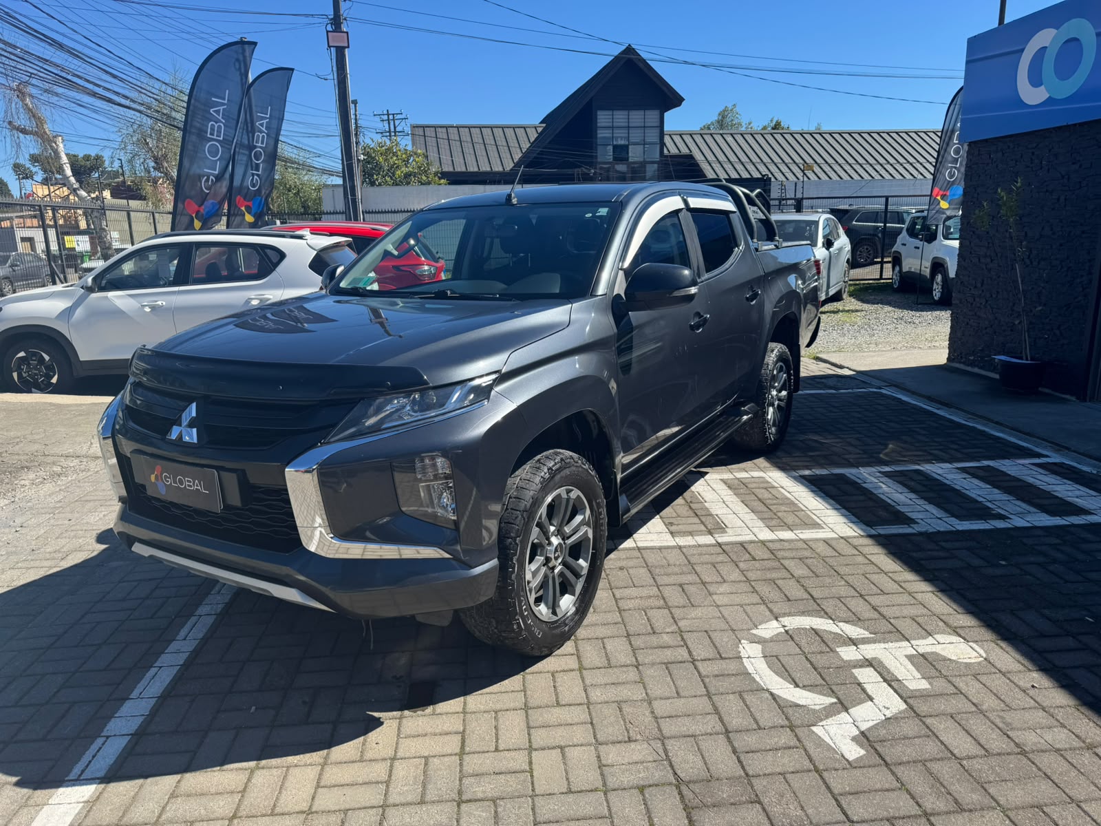 Mitsubishi L200 DAKAR 4X4 DCAB 2.4 AUT 2023, foto 1 de 11